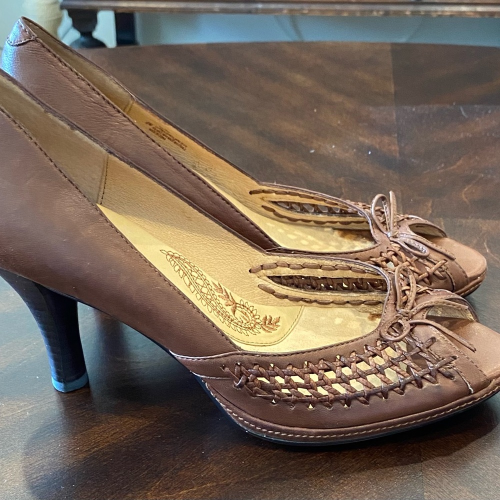 Sofft Tan Woven Peep Toe Heels - Picture 2 of 7